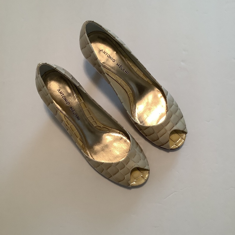 Antonio Melani Faux Alligator Pattern Shoes Cream Size 7.5
